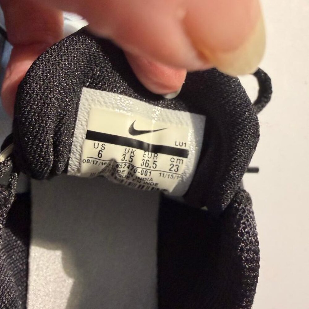 Nike - Picture 5 of 6